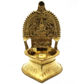 JDS PUJA ARTICLES Traditional Brass Kamatchi Vilaku/Kamakshi Devi Maa Diya/Oil Lamp, Golden (Weight:200g) JDS PUJA ARTICLES Traditional Brass Kamatchi Vilaku/Kamakshi Devi Maa Diya/Oil Lamp, Golden (Weight:200g)