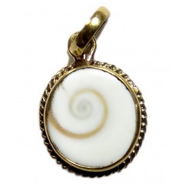 Natural Gomati Chakra Pendant Locket 7.22-8.33 Ratti 6.50-7.50 Carat Panchdhatu Metal Pendant Locket for Men and Women Natural Gomati Chakra Pendant Locket 7.22-8.33 Ratti 6.50-7.50 Carat Panchdhatu Metal Pendant Locket for Men and Women