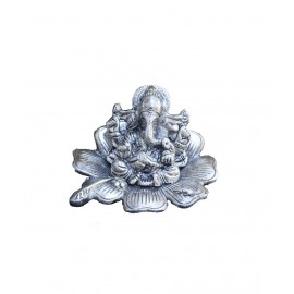 eCraftIndia Lord Ganesha Statue on Flower
